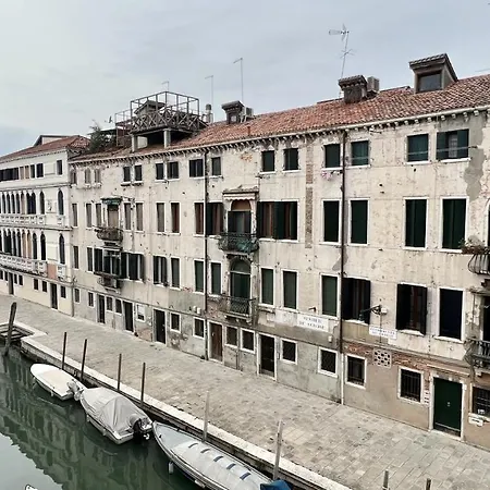 Apartment Vivaldi Canal View Venice