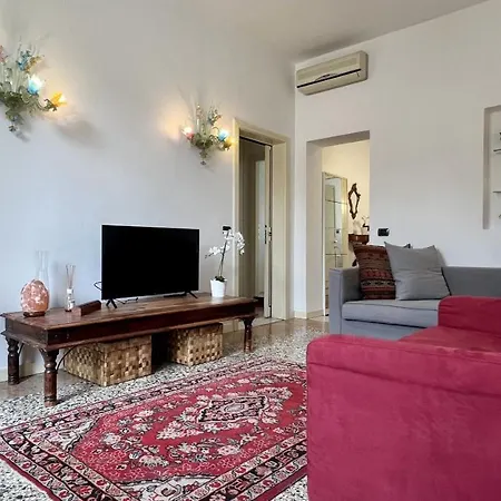 Vivaldi Canal View * Velence